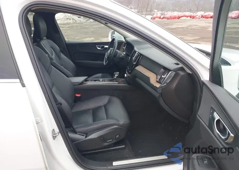 2021 Volvo Xc60 T5 Momentum from USA, damaged, VIN YV4102RK4M1700833